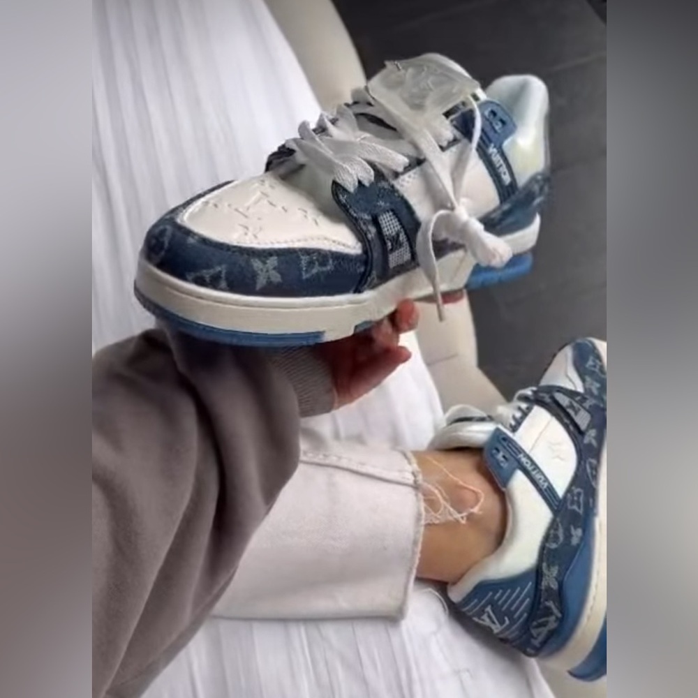 Brand new women’s sneakers